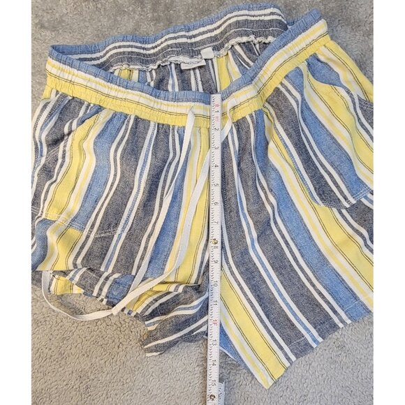 C. Est. 1946 Striped Pull-On Shorts. Size: 18/20W - Picture 9 of 14